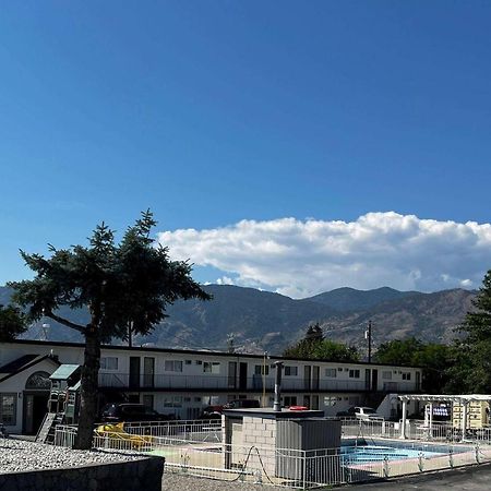 Super 8 By Wyndham Penticton Motel Luaran gambar