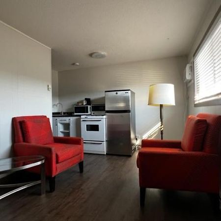 Super 8 By Wyndham Penticton Motel Luaran gambar