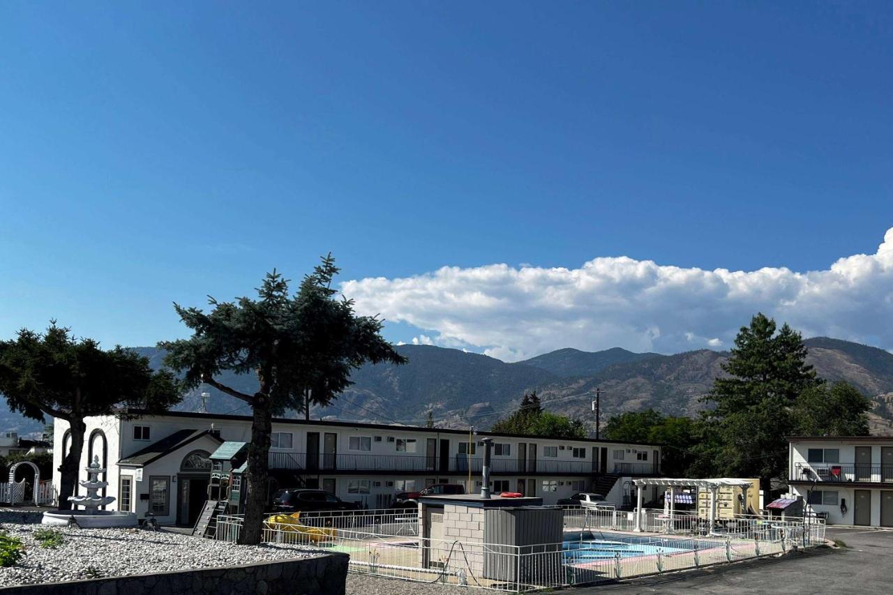 Super 8 By Wyndham Penticton Motel Luaran gambar