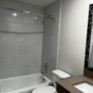 Super 8 By Wyndham Penticton Motel Luaran gambar