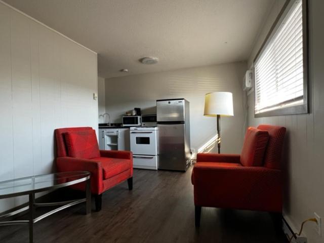 Super 8 By Wyndham Penticton Motel Luaran gambar