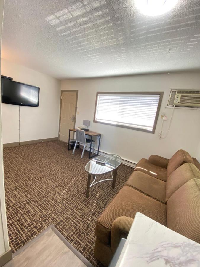 Super 8 By Wyndham Penticton Motel Luaran gambar