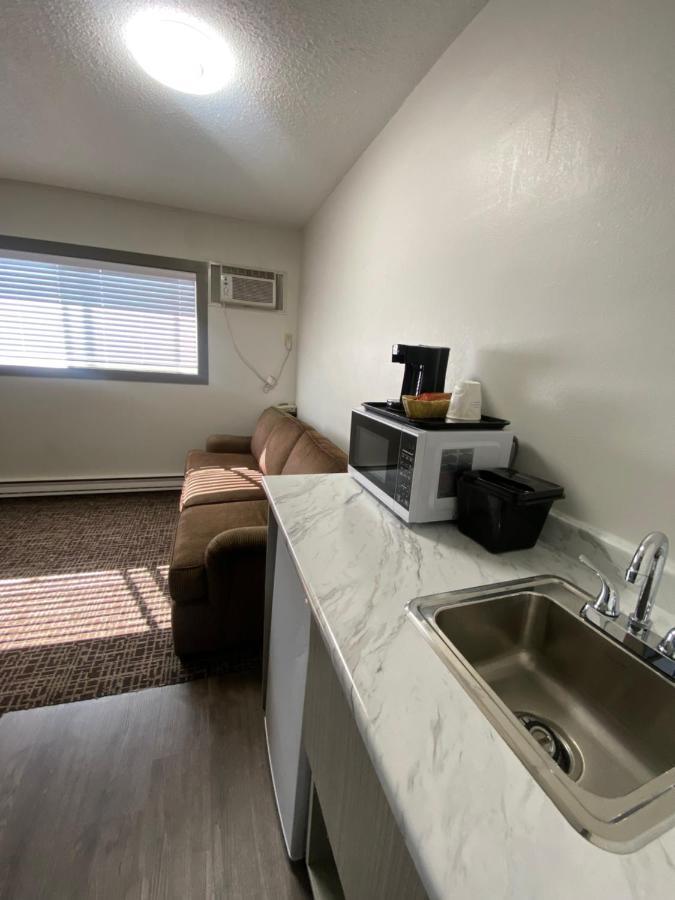 Super 8 By Wyndham Penticton Motel Luaran gambar