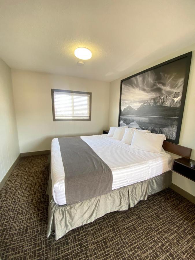 Super 8 By Wyndham Penticton Motel Luaran gambar