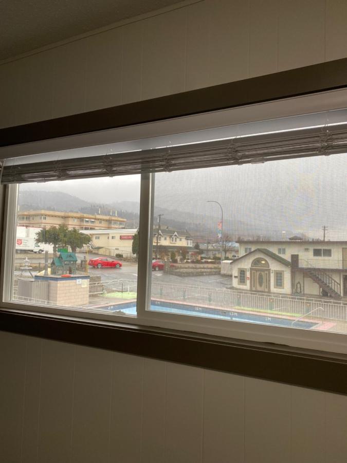 Super 8 By Wyndham Penticton Motel Luaran gambar