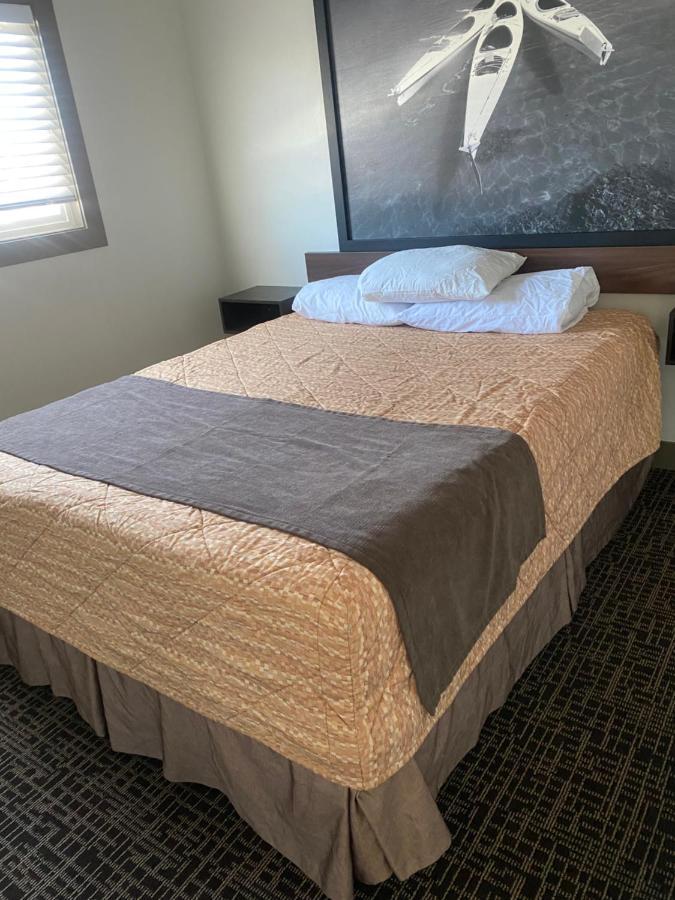 Super 8 By Wyndham Penticton Motel Luaran gambar