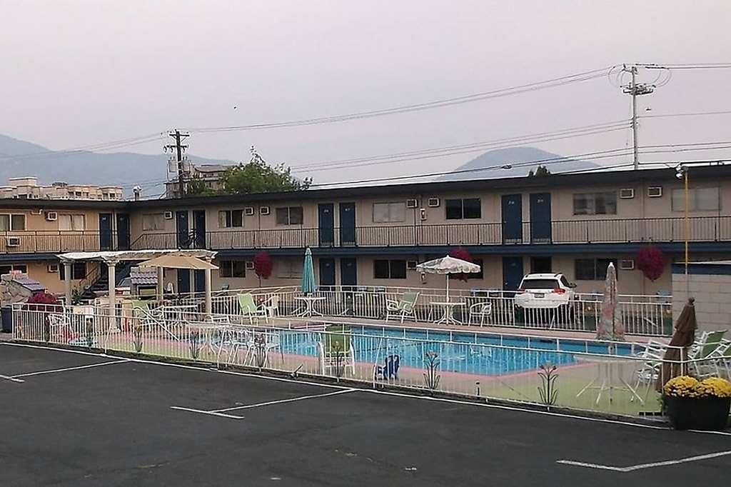 Super 8 By Wyndham Penticton Motel Luaran gambar