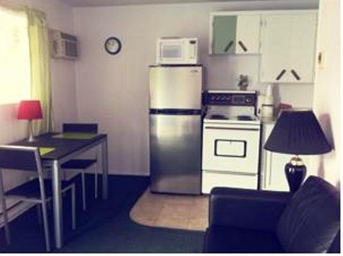 Super 8 By Wyndham Penticton Motel Luaran gambar